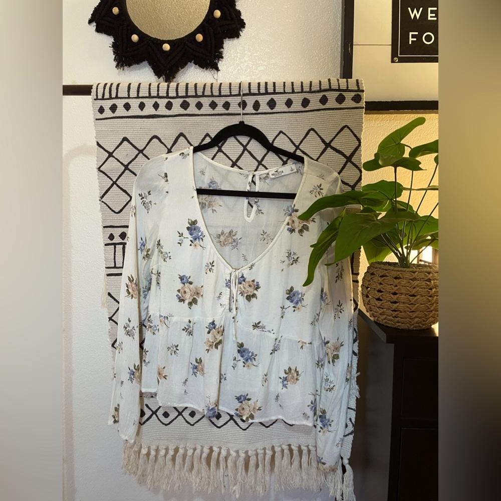 Hollister size large flowered top